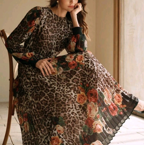 Elegant Modern Women's Floral & Leopard Print Pleated Lantern Sleeve Dress - Picture 2 of 5